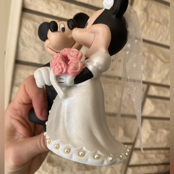 Mickey and Minnie wedding cake topper - Picture 9 of 9